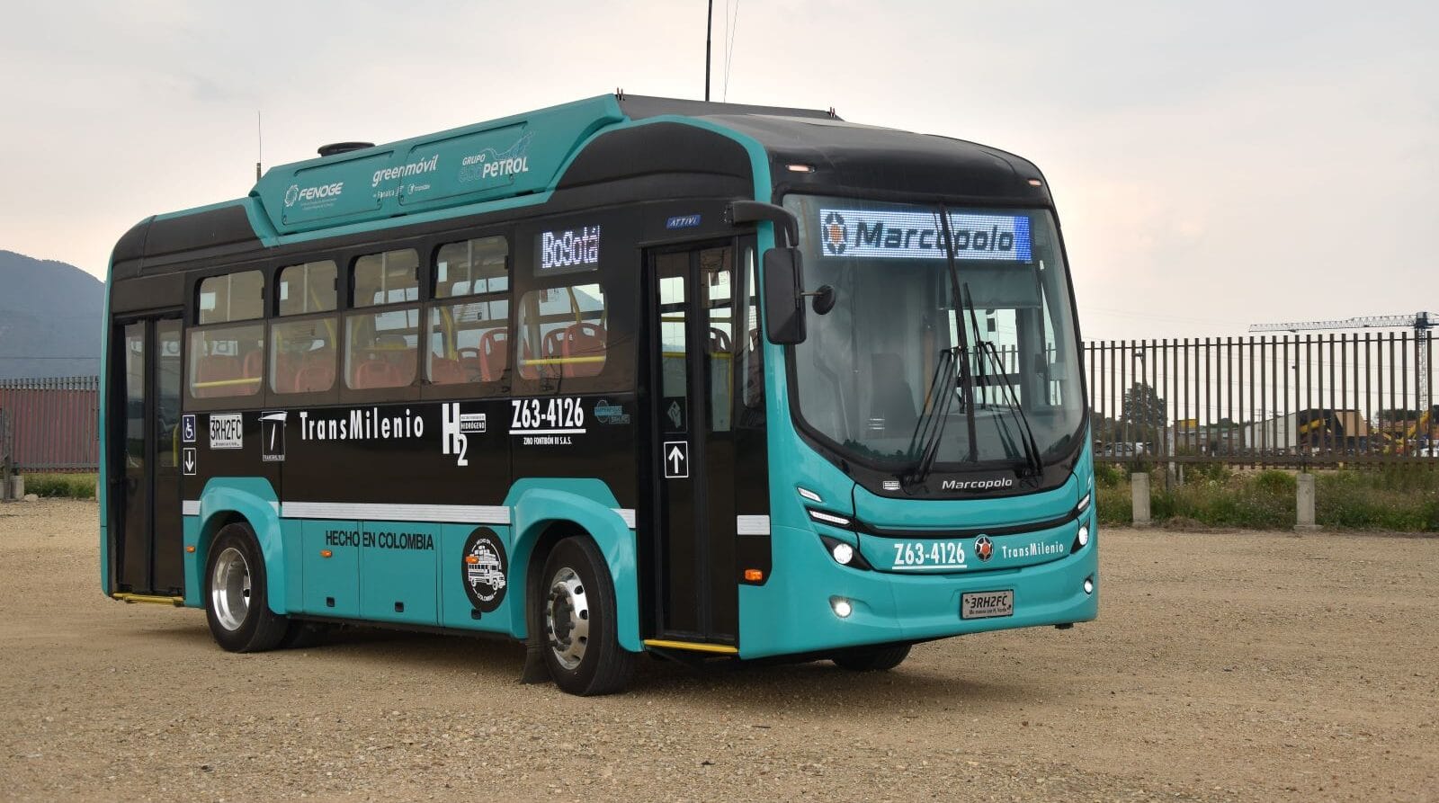 MARCOPOLO SUPERPOLO REVOLUCIONA LA MOVILIDAD: BUSES ELÉCTRICOS Y DE HIDRÓGENO HECHOS EN COLOMBIA V12MAGAZINE Marcopolo Superpolo tardó más de cuatro años de desarrollo e investigación y una inversión superior a los 2.500 millones dólares. V12MAGAZINE