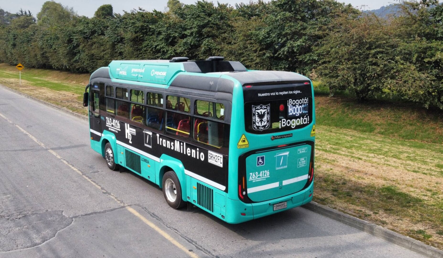 MARCOPOLO SUPERPOLO REVOLUCIONA LA MOVILIDAD: BUSES ELÉCTRICOS Y DE HIDRÓGENO HECHOS EN COLOMBIA V12MAGAZINE Marcopolo Superpolo tardó más de cuatro años de desarrollo e investigación y una inversión superior a los 2.500 millones dólares. V12MAGAZINE