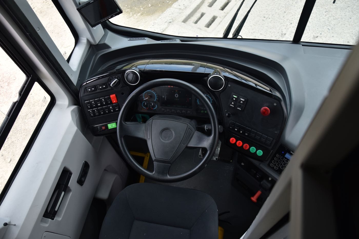 MARCOPOLO SUPERPOLO REVOLUCIONA LA MOVILIDAD: BUSES ELÉCTRICOS Y DE HIDRÓGENO HECHOS EN COLOMBIA V12MAGAZINE Marcopolo Superpolo tardó más de cuatro años de desarrollo e investigación y una inversión superior a los 2.500 millones dólares. V12MAGAZINE