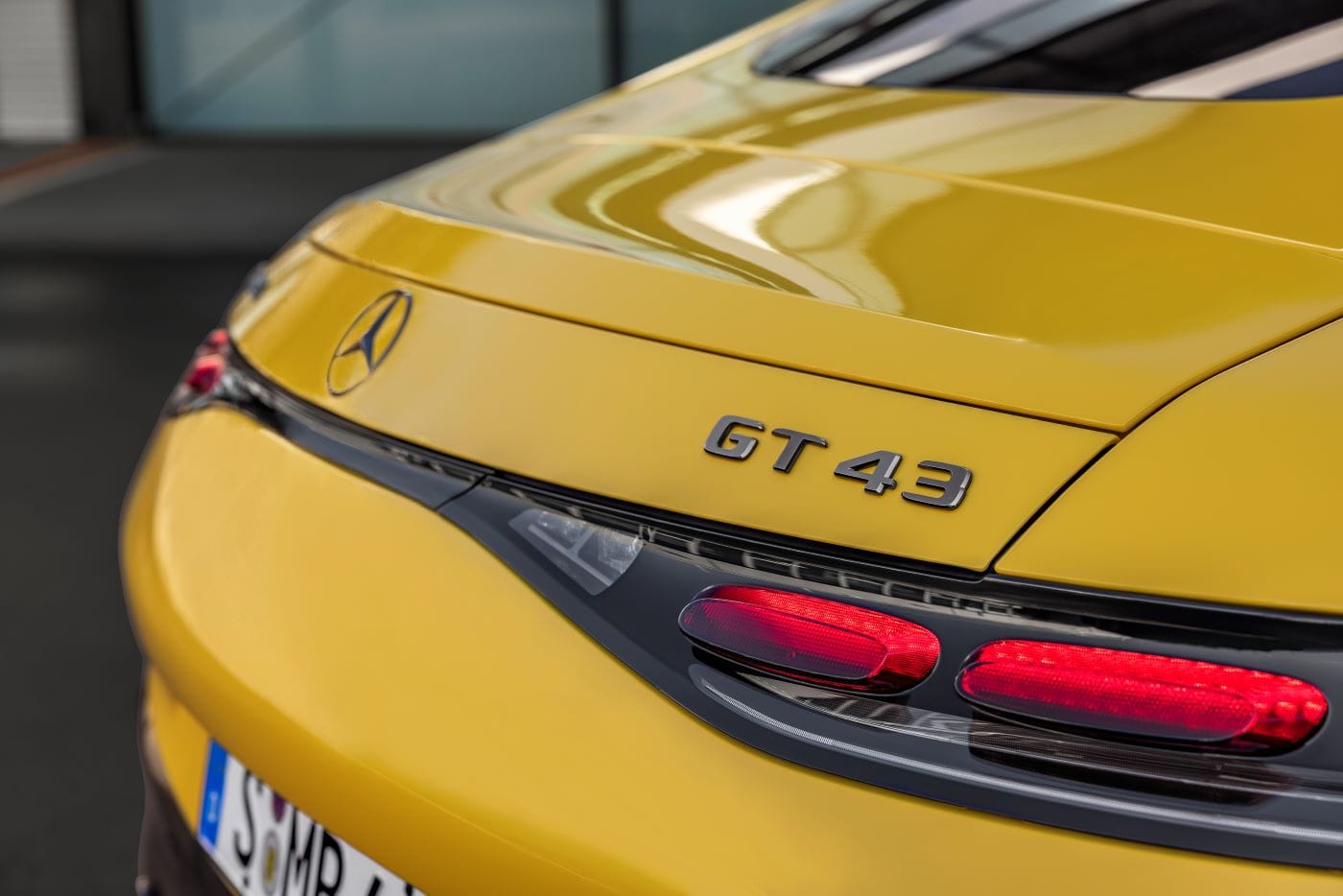 MERCEDES-AMG GT 43 COUPÉ: UN ICONO DE ELEGANCIA CON 422 CABALLOS DE POTENCIA V12MAGAZINE Mercedes-AMG GT 43 Coupé es la última joya de ingeniería pues establece nuevos estándares en rendimiento y tecnología. V12MAGAZINE