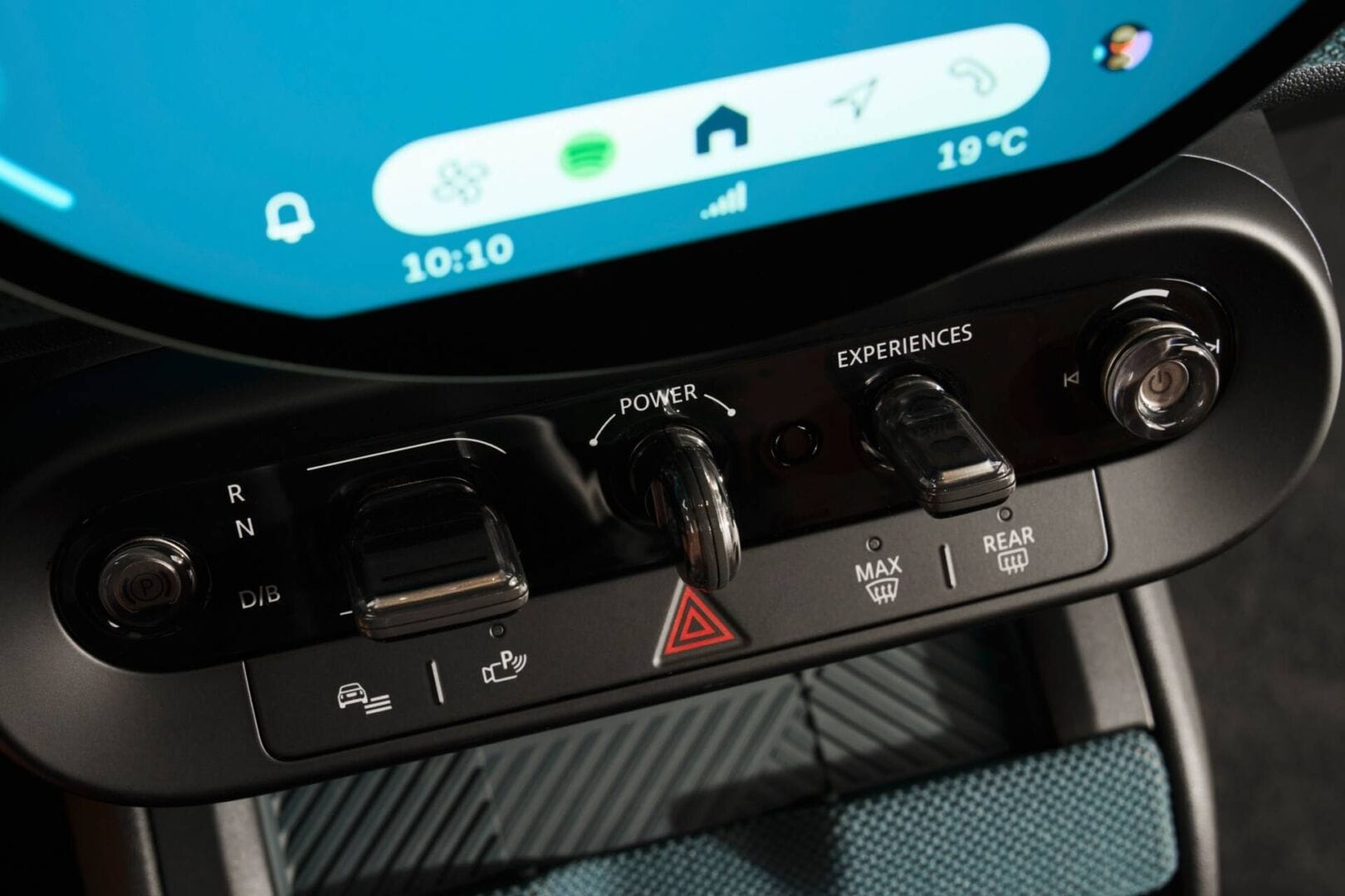 MINI COUNTRYMAN S ALL4 FAVOURED: UN ICONO DE ESTILO Y RENDIMIENTO AHORA EN COLOMBIA. ESTAS SON SUS CARACTERÍSTICAS V12MAGAZINE El nuevo MINI Countryman S All4 Favoured crece en medidas de su carrocería, con nuevo diseño y nuevos aditamentos. V12MAGAZINE
