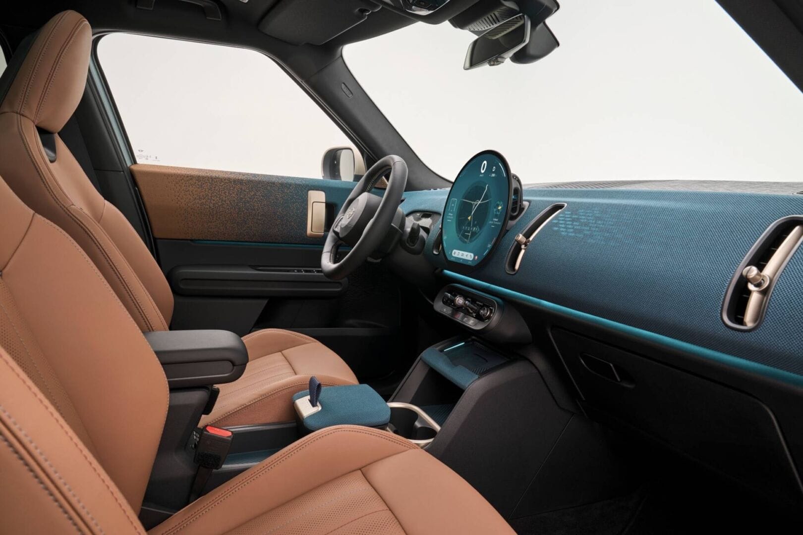 MINI COUNTRYMAN S ALL4 FAVOURED: UN ICONO DE ESTILO Y RENDIMIENTO AHORA EN COLOMBIA. ESTAS SON SUS CARACTERÍSTICAS V12MAGAZINE El nuevo MINI Countryman S All4 Favoured crece en medidas de su carrocería, con nuevo diseño y nuevos aditamentos. V12MAGAZINE