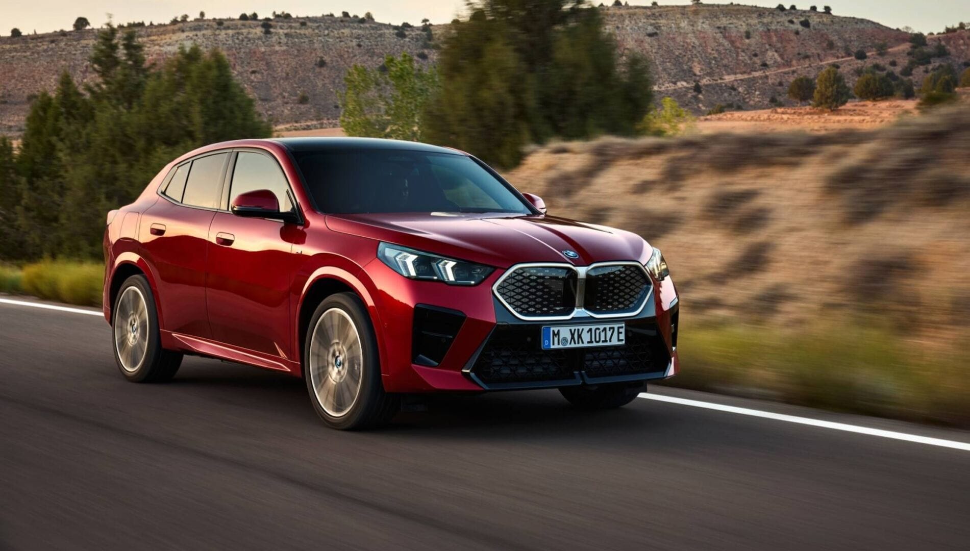 BMW IX2 2024: CONDUCCIÓN SOSTENIBLE CON ELEGANCIA V12MAGAZINE BMW IX2