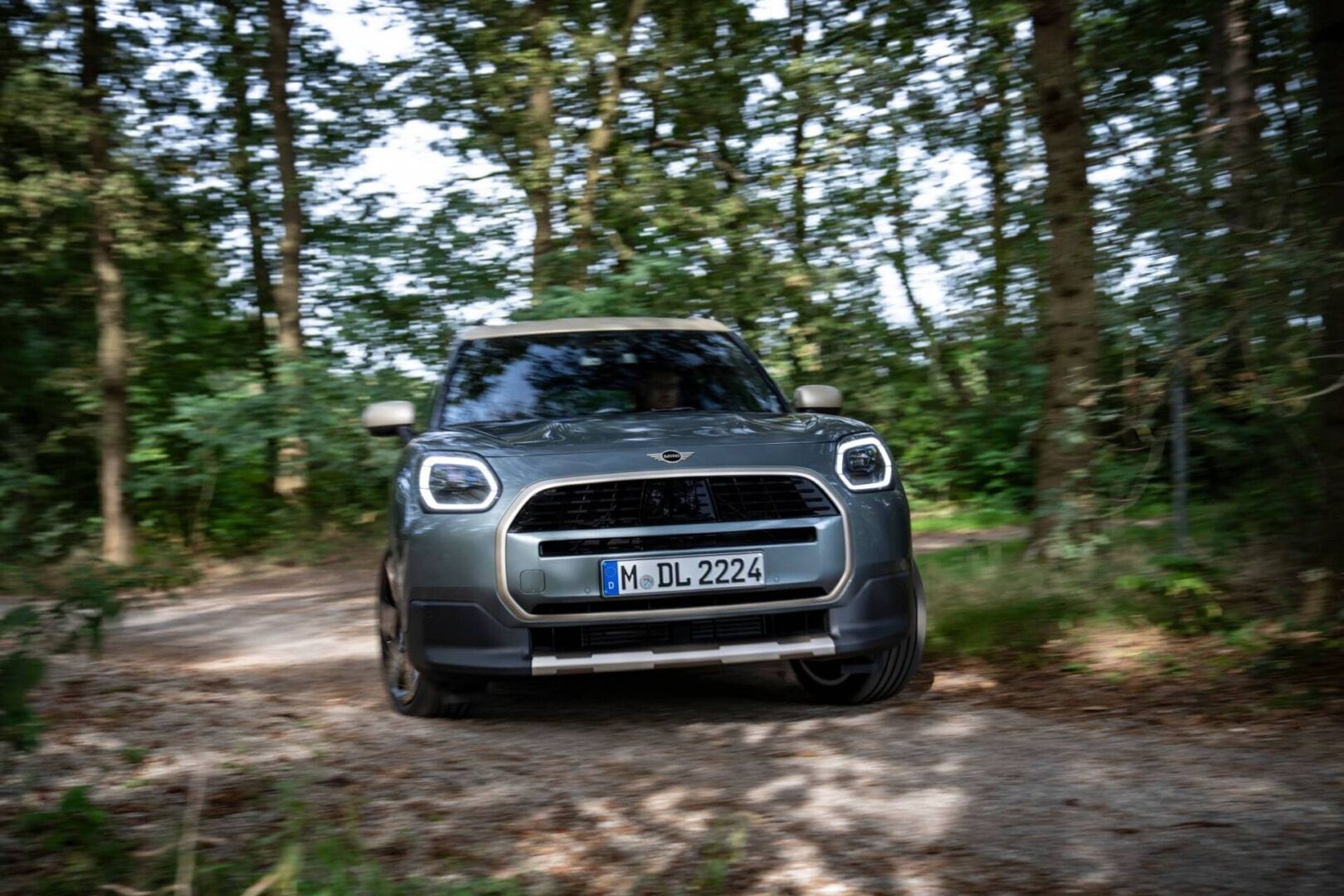MINI COUNTRYMAN S ALL4 FAVOURED: UN ICONO DE ESTILO Y RENDIMIENTO AHORA EN COLOMBIA. ESTAS SON SUS CARACTERÍSTICAS V12MAGAZINE El nuevo MINI Countryman S All4 Favoured crece en medidas de su carrocería, con nuevo diseño y nuevos aditamentos. V12MAGAZINE