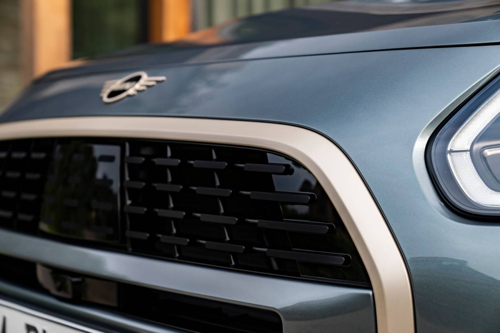 MINI COUNTRYMAN S ALL4 FAVOURED: UN ICONO DE ESTILO Y RENDIMIENTO AHORA EN COLOMBIA. ESTAS SON SUS CARACTERÍSTICAS V12MAGAZINE El nuevo MINI Countryman S All4 Favoured crece en medidas de su carrocería, con nuevo diseño y nuevos aditamentos. V12MAGAZINE