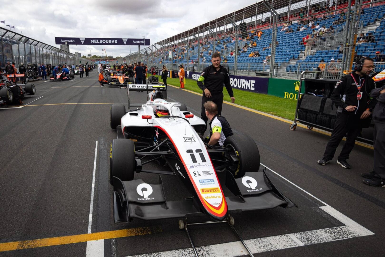 SEBASTIÁN MONTOYA BRILLA EN EL GP DE AUSTRALIA DE LA FÓRMULA 3 Y SUMA SUS PRIMEROS PUNTOS V12MAGAZINE En el circuito de Albert Park, Montoya demostró que su apellido no es solo una herencia, sino una promesa de éxito en el automovilismo V12MAGAZINE