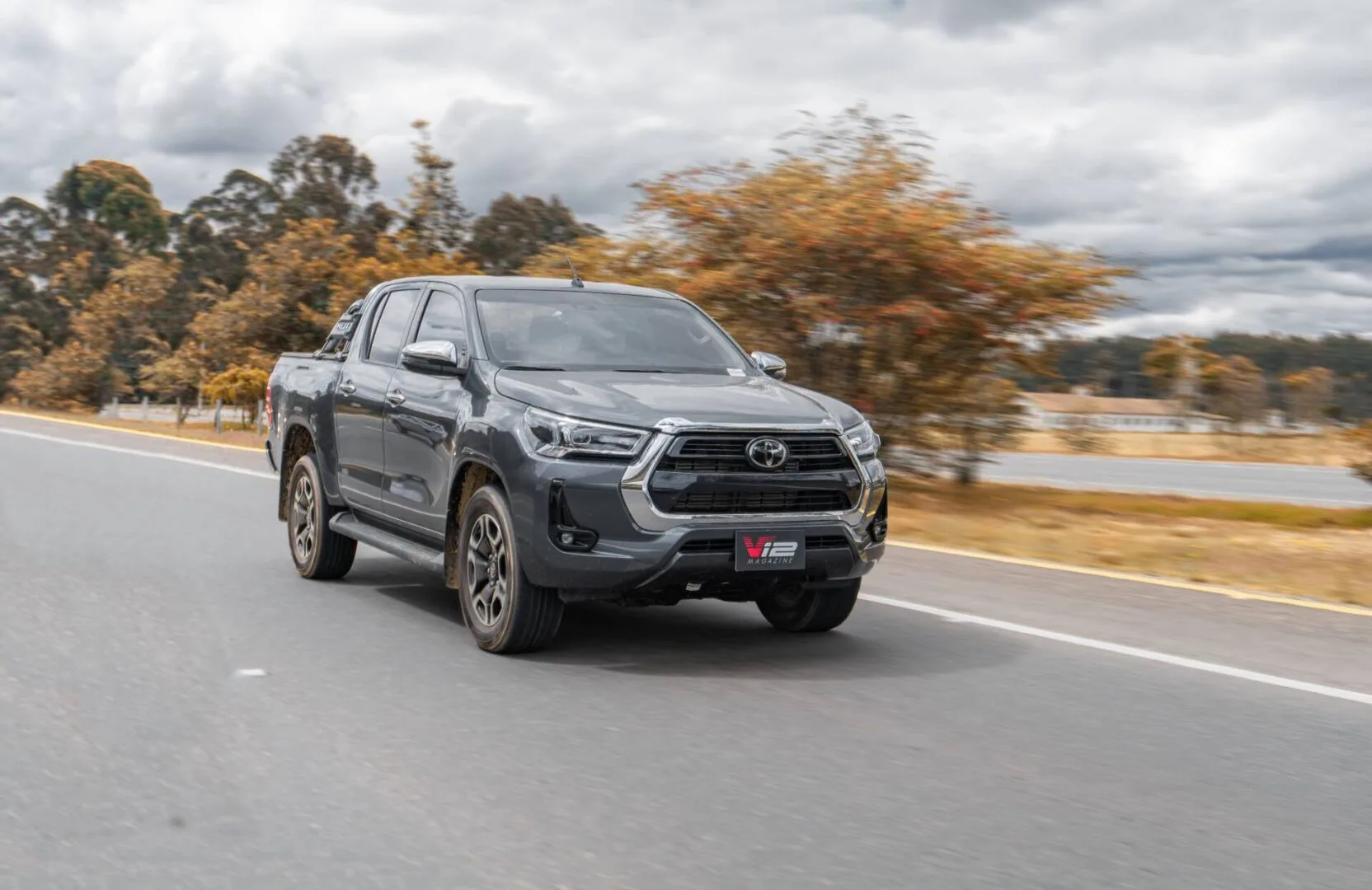 TOYOTA HILUX SRX: UNA PICK-UP QUE COMBINA ROBUSTEZ, CONFIABILIDAD Y  VERSATILIDAD EN CADA KILÓMETRO - V12MAGAZINE, image size:1664x1080