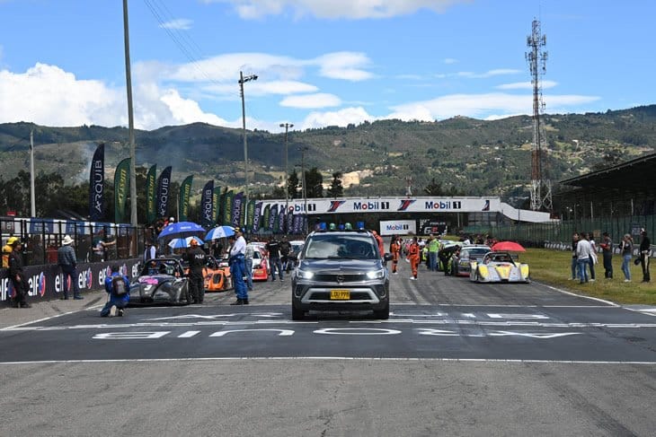 EL CNA TEMPORADA 2024 ARRANCA ESTE SÁBADO CON EL RETO VALIENTES V12MAGAZINE El CNA, organizado por el Club Los Tortugas con el aval de la Federación de Automovilismo arranca con su válida Reto Valientes. V12MAGAZINE