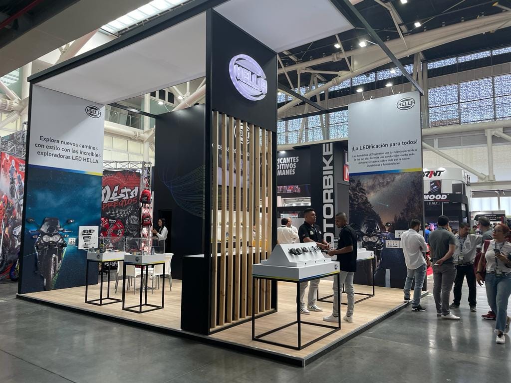 LA MARCA HELLA ESCOGE A COLOMBIA COMO BASE COMERCIAL Y LOGISTICA PARA SU EXPANSIÓN EN LATINOAMÉRICA V12MAGAZINE Hella estará presente en la Feria de las 2 Ruedas y la Feria Autopartes Expopartes, ambas a realizarse en Medellín, para presentar sus productos. V12MAGAZINE