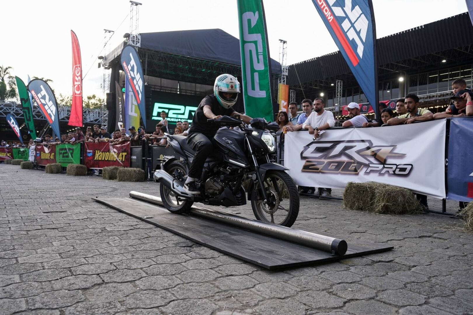 LA ADREANLINA SE APODERA DE LA FERIA DE LAS 2 RUEDAS 2024. AQUÍ ESTÁ TODO LO QUE NECESITA SABER PARA VIVIRLA AL MÁXIMO V12MAGAZINE Prepárate para sentir la adrenalina en la Feria de las 2 Ruedas, la cita anual que reúne a los seguidores en Plaza Mayor - Medellín, del 2 al 5 de mayo. V12MAGAZINE