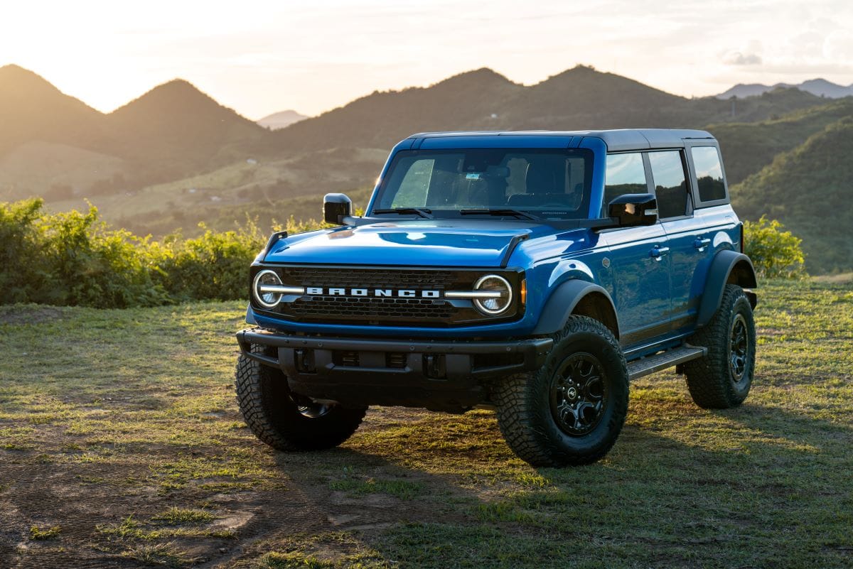 REVUELO ENTRE LOS AMANTES DEL OFF ROAD, SE ANUNCIA LA PREVENTA DE LA FORD BRONCO WILDTRAK EN COLOMBIA V12MAGAZINE La nueva Ford Bronco Wildtrak llega al país equipada con el paquete off-road Sasquatch, un hardware que se combina con un sofisticado sistema de tracción. V12MAGAZINE