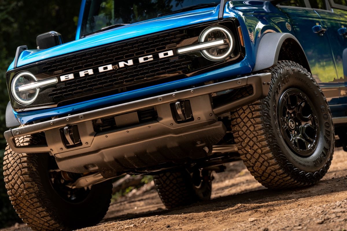 REVUELO ENTRE LOS AMANTES DEL OFF ROAD, SE ANUNCIA LA PREVENTA DE LA FORD BRONCO WILDTRAK EN COLOMBIA V12MAGAZINE La nueva Ford Bronco Wildtrak llega al país equipada con el paquete off-road Sasquatch, un hardware que se combina con un sofisticado sistema de tracción. V12MAGAZINE