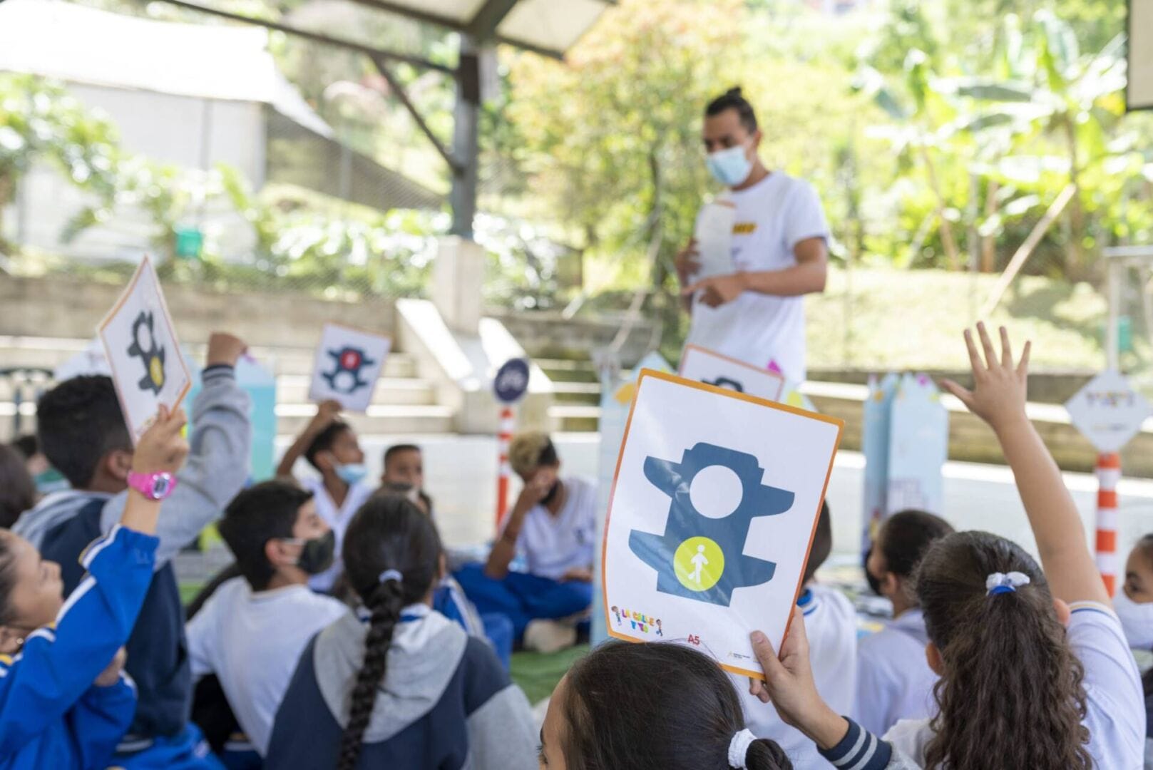 10 AÑOS DE IMPACTO: LA FUNDACIÓN RENAULT TRANSFORMA VIDAS EN COLOMBIA V12MAGAZINE Para celebrar sus 10 años, la Fundación Renault invertirá 1.300 millones y a sus programas, se une la Fundación global del Grupo patrocinando dos proyectos. V12MAGAZINE