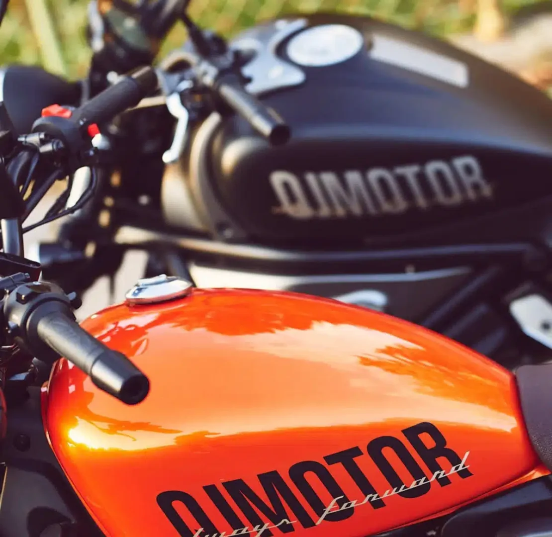¡REVOLCÓN EN EL MERCADO DE LAS MOTOS! LLEGA LA MARCA QJMOTOR Y HARÁ SU PRESENTACIÓN EN LA F2R. V12MAGAZINE Fundada en 1985, QJ Motor cuenta con más de 30 millones de usuarios de 130 países y más de 2500 distribuidores en todo el mundo. V12MAGAZINE