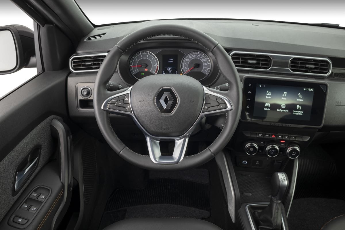 RENAULT RENOVÓ SU MODELO ICONO: ES MÁS SEGURO Y CON UN ESTILO MÁS OFF ROAD V12MAGAZINE Renault sigue escribiendo la historia del SUV líder de su segmento, único con tracción 4x4. Llega en cuatro versiones. V12MAGAZINE