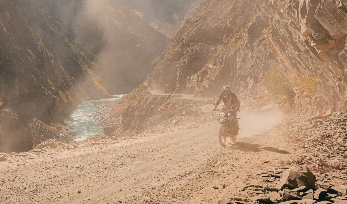ROYAL ENFIELD: DESCUBRE EL MUNDO EN DOS RUEDAS MEDIANTE EL ALQUILER DE MOTOS Y TOURS GLOBALES V12MAGAZINE Royal Enfield