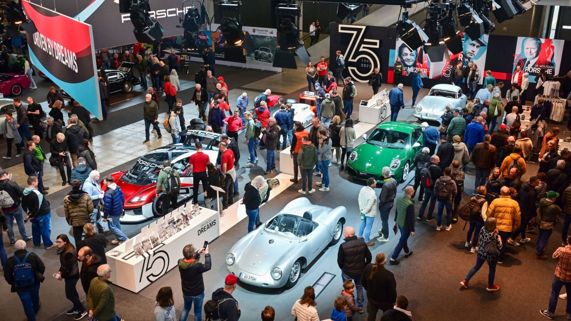 PORSCHE 911 TURBO: CELEBRARÁ SUS 50 AÑOS EN RETRO CLASSICS V12MAGAZINE El Porsche 911 Turbo está de plácemes por sus 50 años y los celebra con una exposición denominada “Más allá del rendimiento: 50 años del Porsche Turbo”. V12MAGAZINE