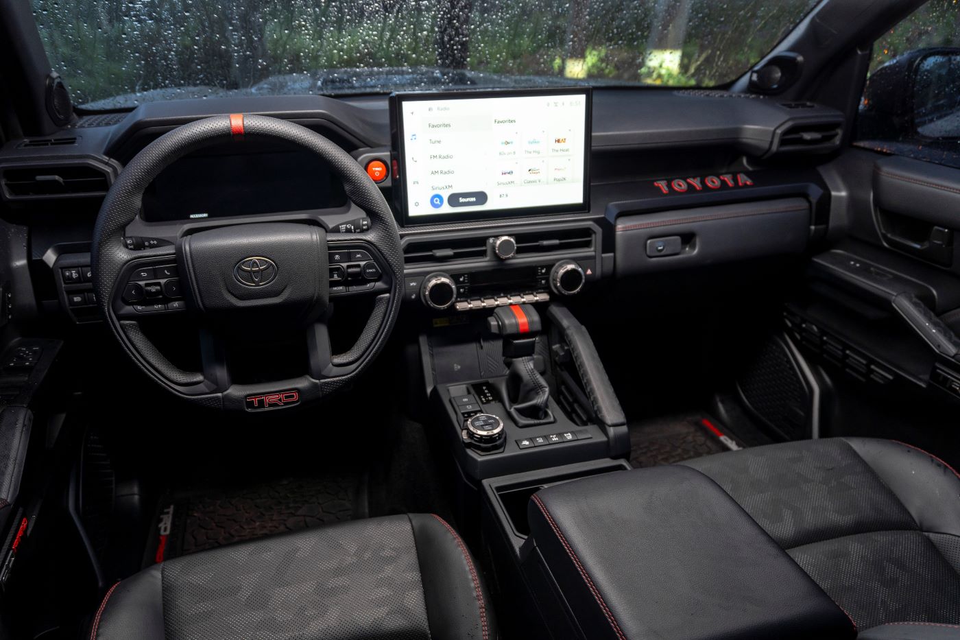 En sexta generación Toyota 4Runner se extiende por cuatro décadas. Ahora en su sexta generación busca superar las expectativas y llevar la aventura a nuevos niveles. V12MAGAZINE