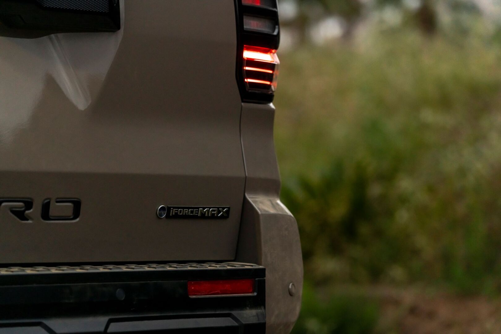 En sexta generación Toyota 4Runner se extiende por cuatro décadas. Ahora en su sexta generación busca superar las expectativas y llevar la aventura a nuevos niveles. V12MAGAZINE