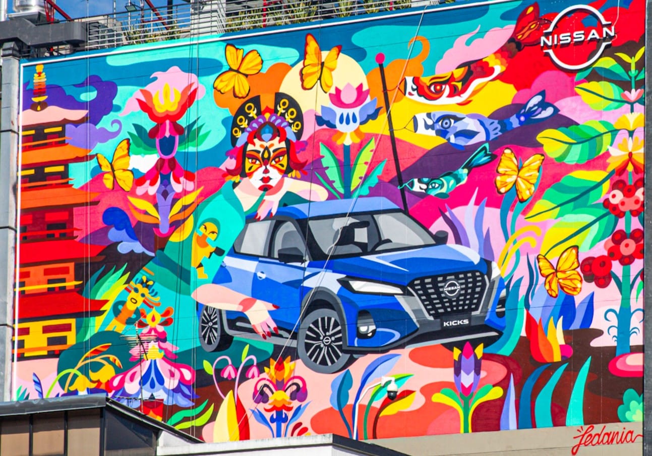 NISSAN KICKS: INSPIRACIÓN PARA EL ARTE URBANO COLOMBIANO V12MAGAZINE Nissan Kicks es protagonista de un gigantesco mural artístico e interactivo ubicado en uno de los sectores más vibrantes de la capital colombiana. V12MAGAZINE