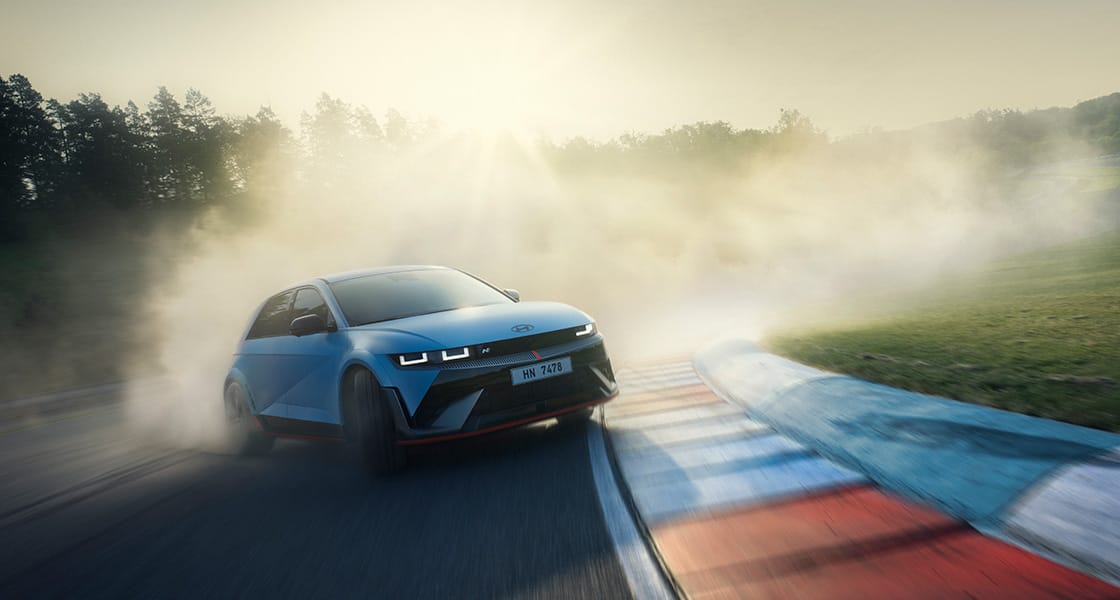 HYUNDAI IONIQ 5 N BUSCA ESTABLECER OTRO RÉCORD ¿CUÁL ES? V12MAGAZINE El IONIQ 5 N de producción estará listo para desempeñarse en Pikes Peak. Un segundo modelo será revelado antes del ADAC RAVENOL 24h Nürburgring el 30 de mayo V12MAGAZINE