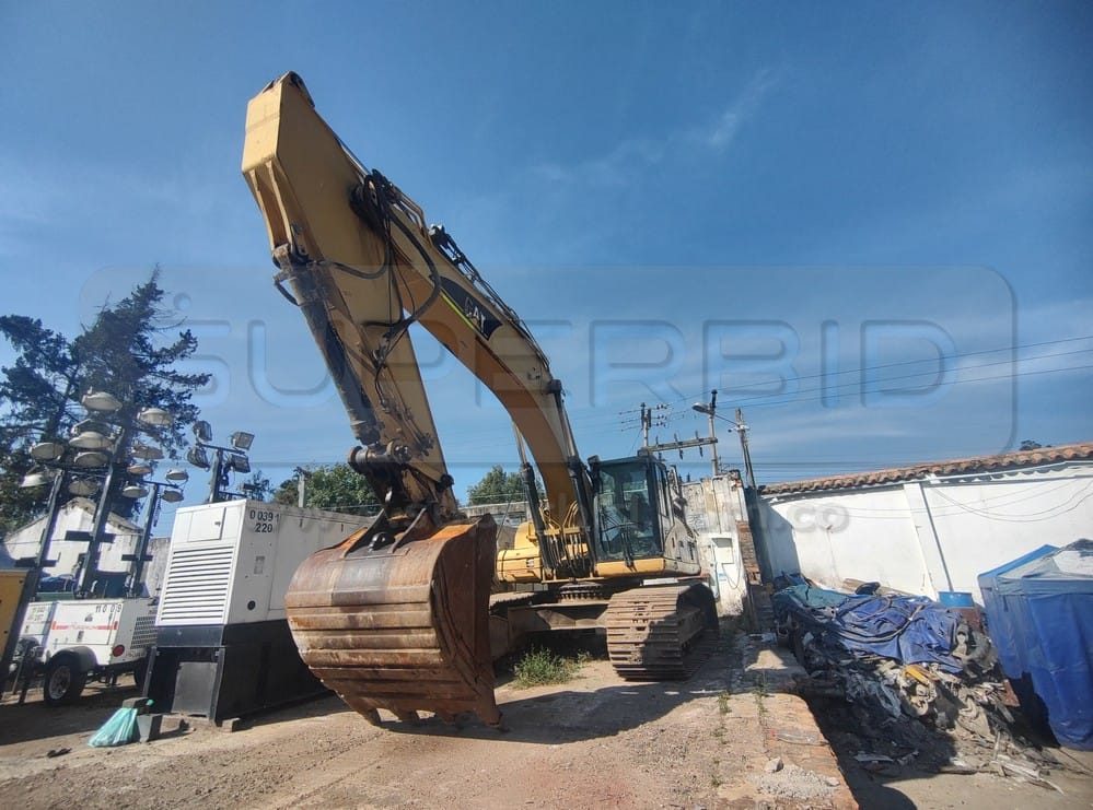 LAS SUBASTAS DE MAQUINARIA AMARILLA: UNA PIEZA CLAVE EN LA REACTIVACIÓN ECONÓMICA ¿POR QUÉ? V12MAGAZINE Más de cien equipos de maquinaria amarilla como grúas, excavadoras, bulldozer, vibrocompactadoras, están listos para ser subastados en mayo. V12MAGAZINE