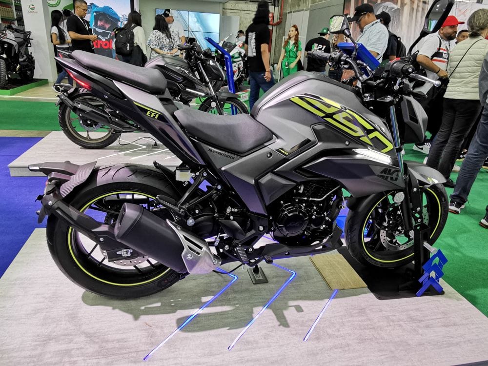 AKT Motos está de plácemes y le da gracias a Colombia. Desde su creación hasta la fecha ha vendido 1.480.000 en el país. V12MAGAZINE