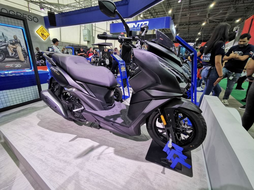 AKT Motos está de plácemes y le da gracias a Colombia. Desde su creación hasta la fecha ha vendido 1.480.000 en el país. V12MAGAZINE