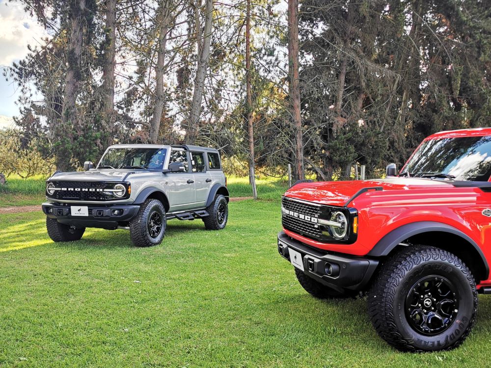 Con su presencia imponente y su herencia off-road, el Ford Bronco Wildtrak se erige como el compañero perfecto para aquellos que buscan la libertad en cada aventura. V12MAGAZINE