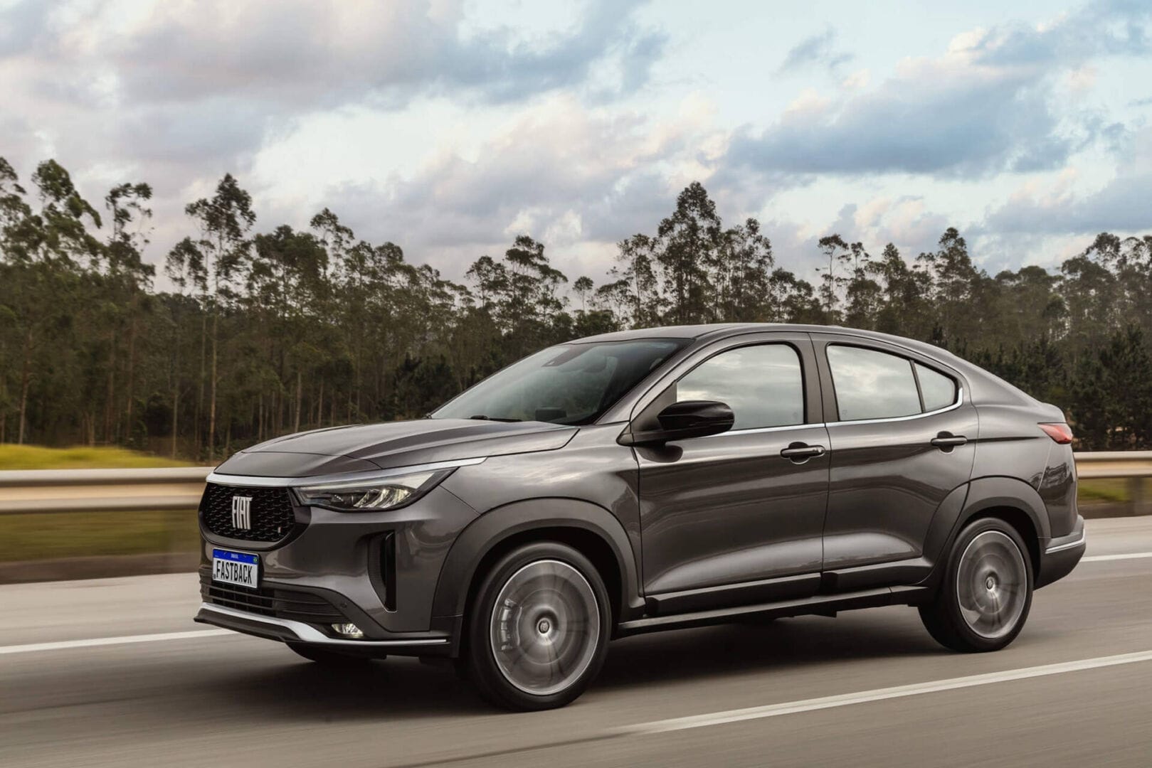 MARÍA VÉLEZ, LA NUEVA EMBAJADORA DEL FIAT FASTBACK EN COLOMBIA V12MAGAZINE Fiat Fastback da la bienvenida a María Vélez como su nueva embajadora en Colombia. La reconocida empresaria y viajera se une a este dinámico SUV coupé para explorar el país con estilo. V12MAGAZINE