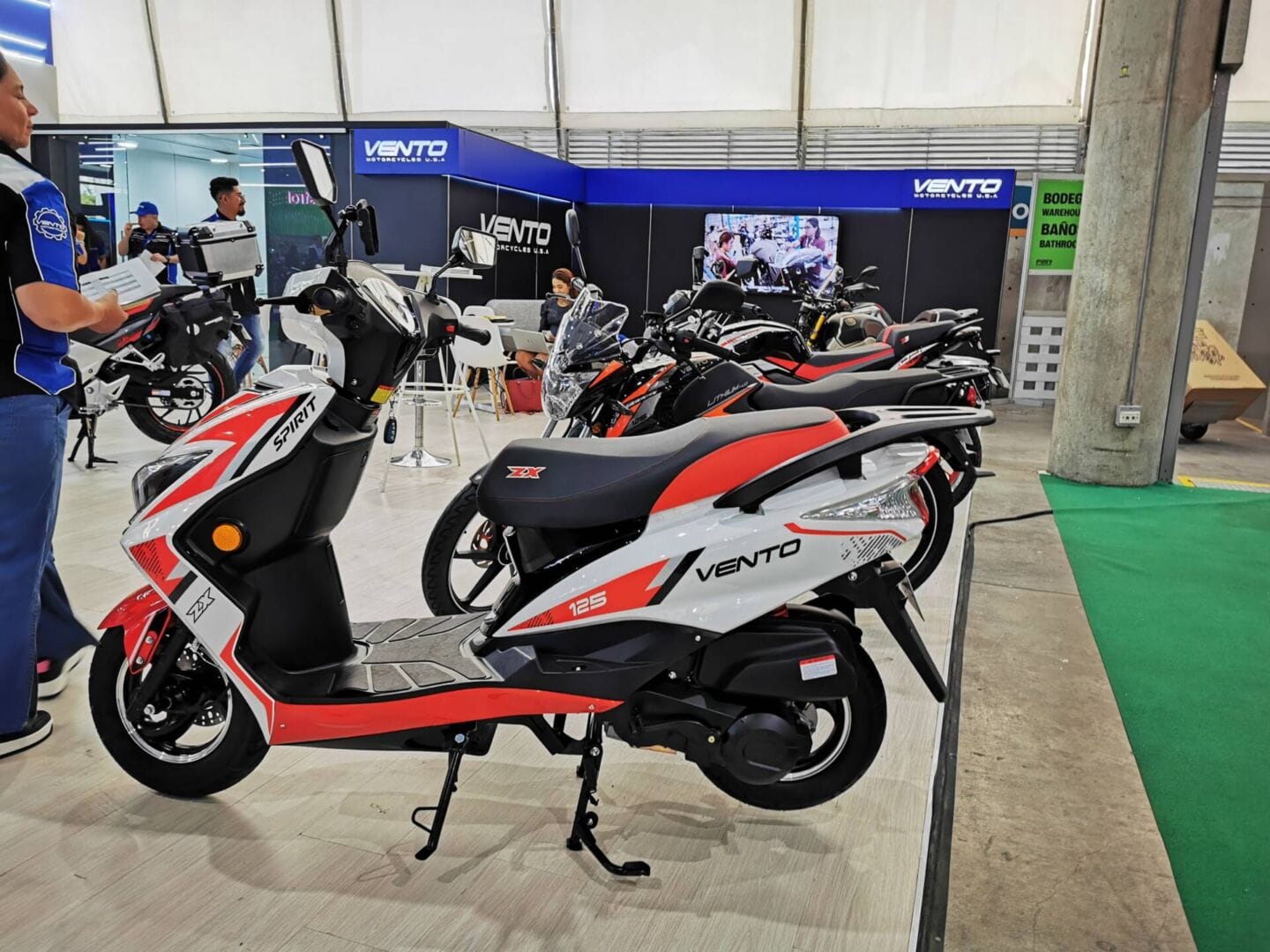 VENTO MOTORCYCLES: LA NUEVA MARCA DE MOTOS QUE PROMETE REVOLUCIONAR EL SECTOR EN COLOMBIA V12MAGAZINE En el marco de la Feria de las 2 Ruedas en Medellín, Vento Motorcycles presenta sus modelos y planes para revolucionar el mercado local. V12MAGAZINE