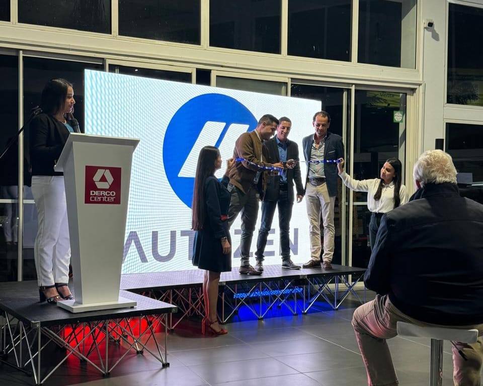 AUTOZEN ESTRENA SEDE Y AUMENTA SUS SERVICIOS EN ANTIOQUIA V12MAGAZINE Autozen, con una inversión de $500 millones, inauguró su nueva sede ubicada en Rionegro, un punto estratégico para su plan de expansión en Antioquia. V12MAGAZINE