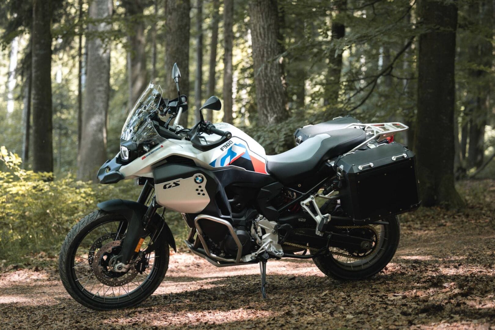 BMW MOTORRAD PRESENTÓ LAS NUEVAS BMW F 900 GS, F 900 GS ADVENTURE Y F 800 GS EN LA FERIA DE LAS 2 RUEDAS V12MAGAZINE BMW Motorrad trae a Colombia las enduro premium medianas F 900 GS y F 800 GS con capacidades off-road, touring y adventure aún más sofisticadas. V12MAGAZINE