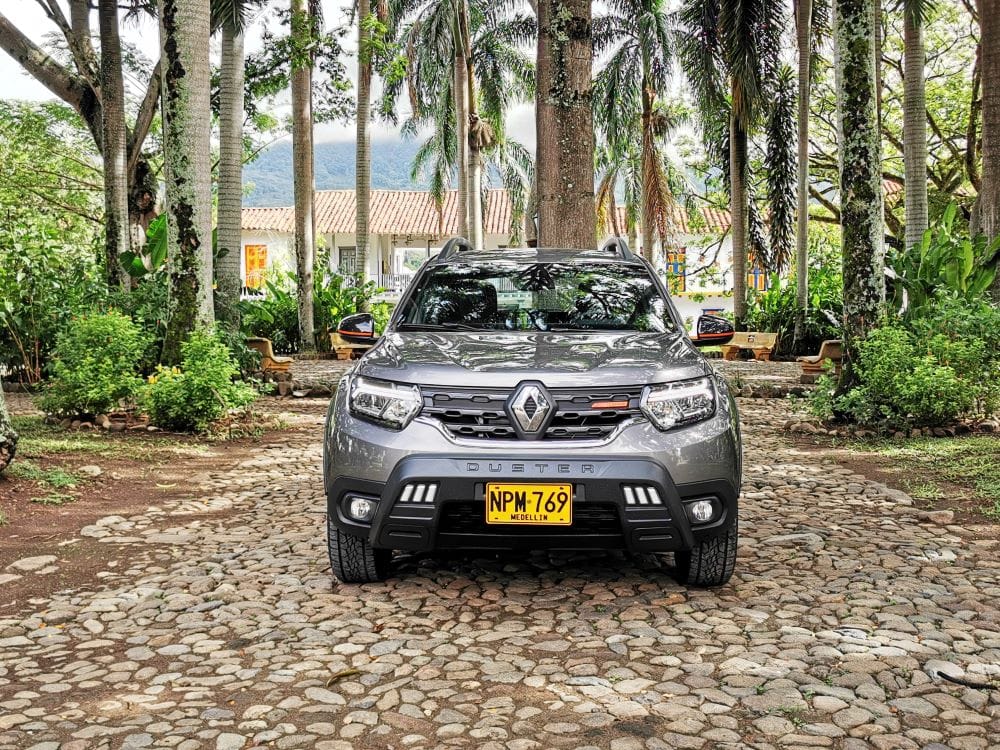 ¡TRAVESÍA EXTREMA! AL VOLANTE DE UNA RENAULT DUSTER ICONIC, EXPLORAMOS SUS CUALIDADES Y DESCUBRIMOS A COLOMBIA V12MAGAZINE Renault Duster Iconic