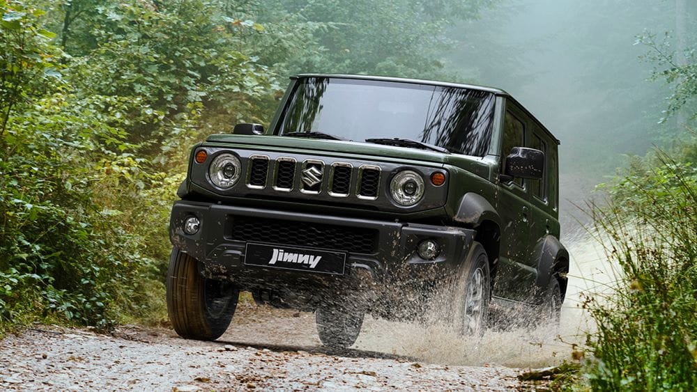 ¡EL NUEVO SUZUKI JIMNY CINCO PUERTAS DESEMBARCA EN COLOMBIA! V12MAGAZINE El nuevo Jimny cinco puertas es 34 centímetros más largo que el modelo de tres puertas y conserva su ADN aventurero con más espacio. V12MAGAZINE
