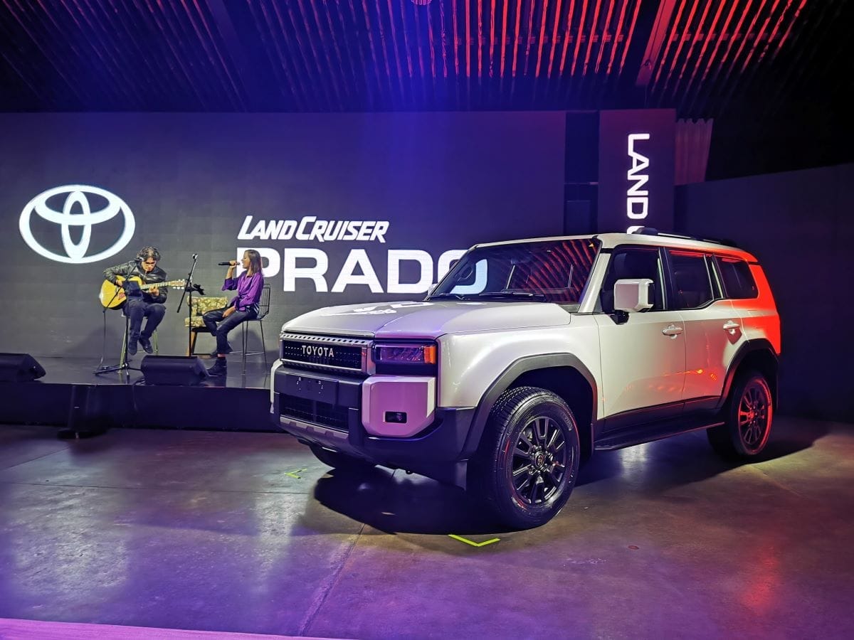 TOYOTA LAND CRUISER PRADO 2025: LO PROBAMOS, CONOCIMOS SUS VIRTUDES Y ESTAS SON NUESTRAS CONCLUSIONES V12MAGAZINE El nuevo Land Cruiser Prado mantiene sus bazas de éxito: calidad, durabilidad y fiabilidad. Un todoterreno pensado para las condiciones más duras. V12MAGAZINE