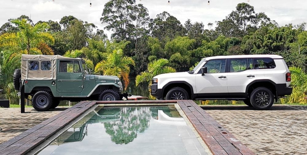 TOYOTA LAND CRUISER PRADO 2025: LO PROBAMOS, CONOCIMOS SUS VIRTUDES Y ESTAS SON NUESTRAS CONCLUSIONES V12MAGAZINE El nuevo Land Cruiser Prado mantiene sus bazas de éxito: calidad, durabilidad y fiabilidad. Un todoterreno pensado para las condiciones más duras. V12MAGAZINE