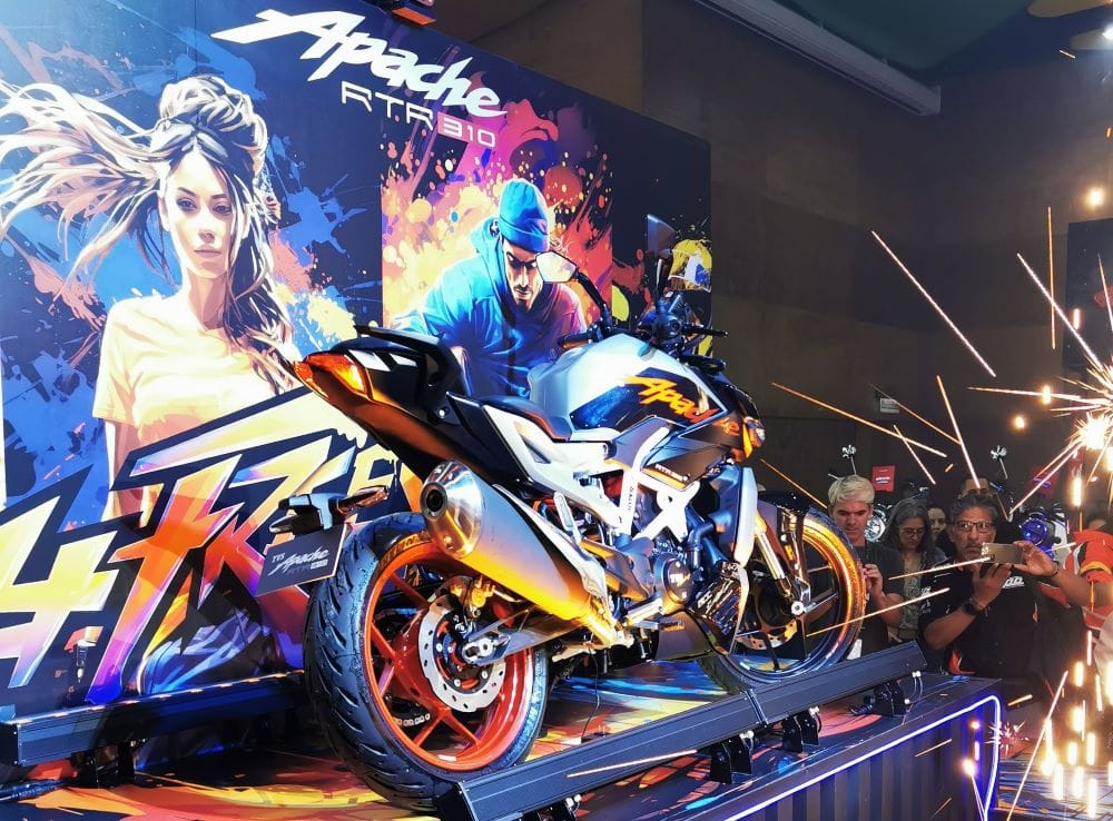 AUTECO PRESENTÓ LA TVS RTR 310 COMO LA ESTRELLA DE SU ESTAND EN LA FERIA DE LAS 2 RUEDAS 2024 V12MAGAZINE TVS RTR