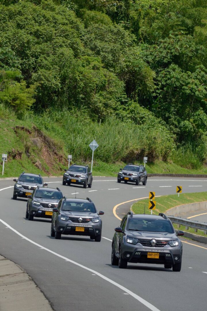 ¡TRAVESÍA EXTREMA! AL VOLANTE DE UNA RENAULT DUSTER ICONIC, EXPLORAMOS SUS CUALIDADES Y DESCUBRIMOS A COLOMBIA V12MAGAZINE Renault Duster Iconic