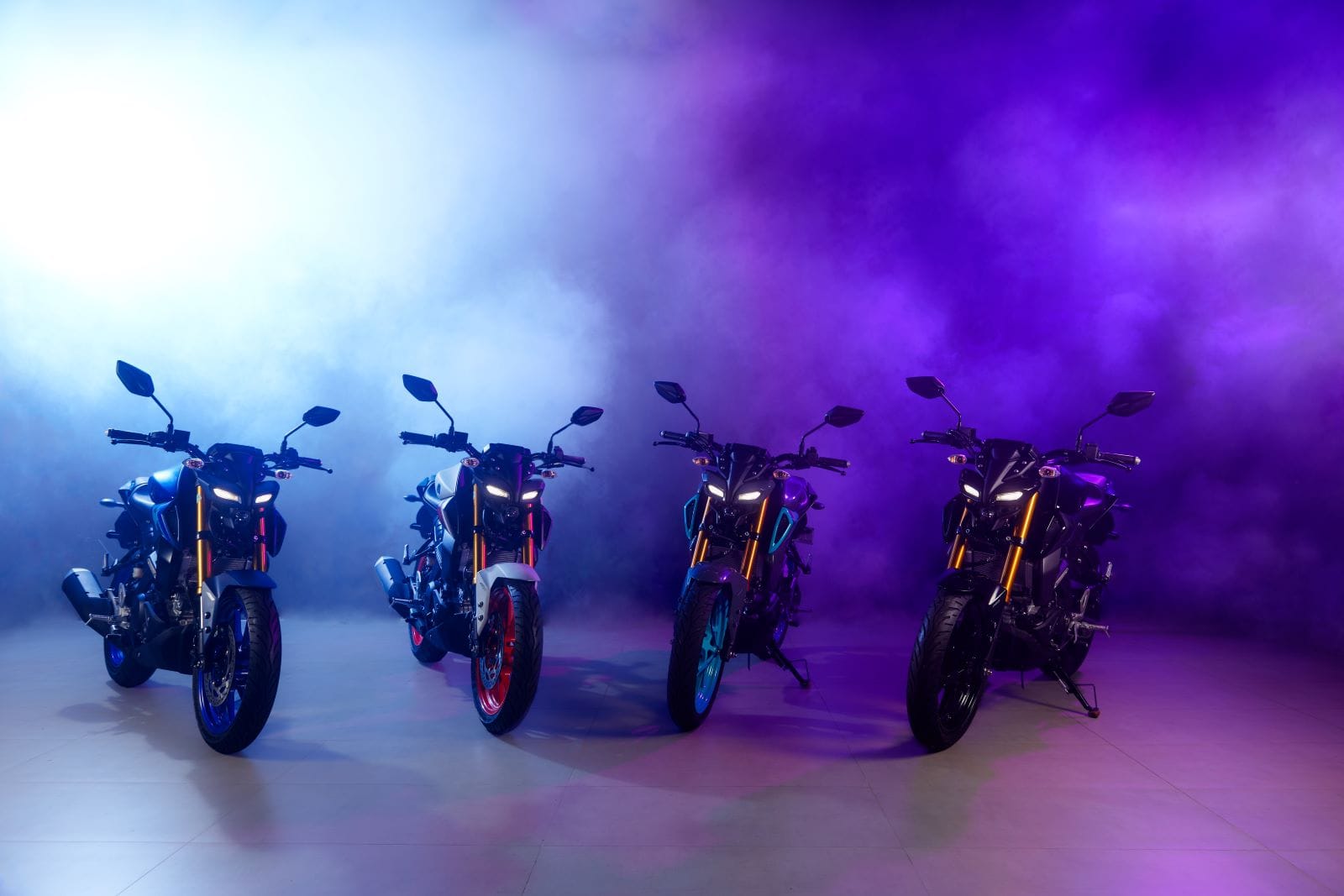 CON UNA EXPOSICIÓN DE 19 MOTOCICLETAS, YAMAHA SE ACERCA A LOS VISITANTES DE LA FERIA DE LAS 2 RUEDAS V12MAGAZINE Yamaha demuestra en la F2R porque recibió el premio a las motocicletas con mejor equipamiento en seguridad. Además, su línea de ropa. V12MAGAZINE