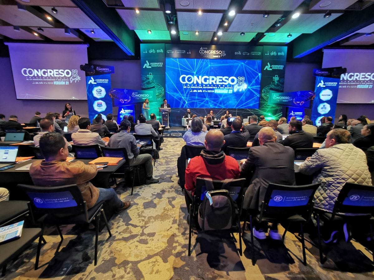 CONGRESO INTERNACIONAL DE ASOPARTES: EL MOTOR DE ARRANQUE PARA UN SECTOR QUE EVOLUCIONA RÁPIDAMENTE V12MAGAZINE Desde su papel como organizador del Congreso Internacional, ASOPARTES demuestra su capacidad para unir a los líderes de la industria para impulsar la innovación y el crecimiento sostenible. V12MAGAZINE