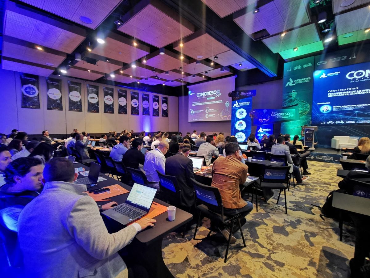 CONGRESO INTERNACIONAL DE ASOPARTES: EL MOTOR DE ARRANQUE PARA UN SECTOR QUE EVOLUCIONA RÁPIDAMENTE V12MAGAZINE Desde su papel como organizador del Congreso Internacional, ASOPARTES demuestra su capacidad para unir a los líderes de la industria para impulsar la innovación y el crecimiento sostenible. V12MAGAZINE