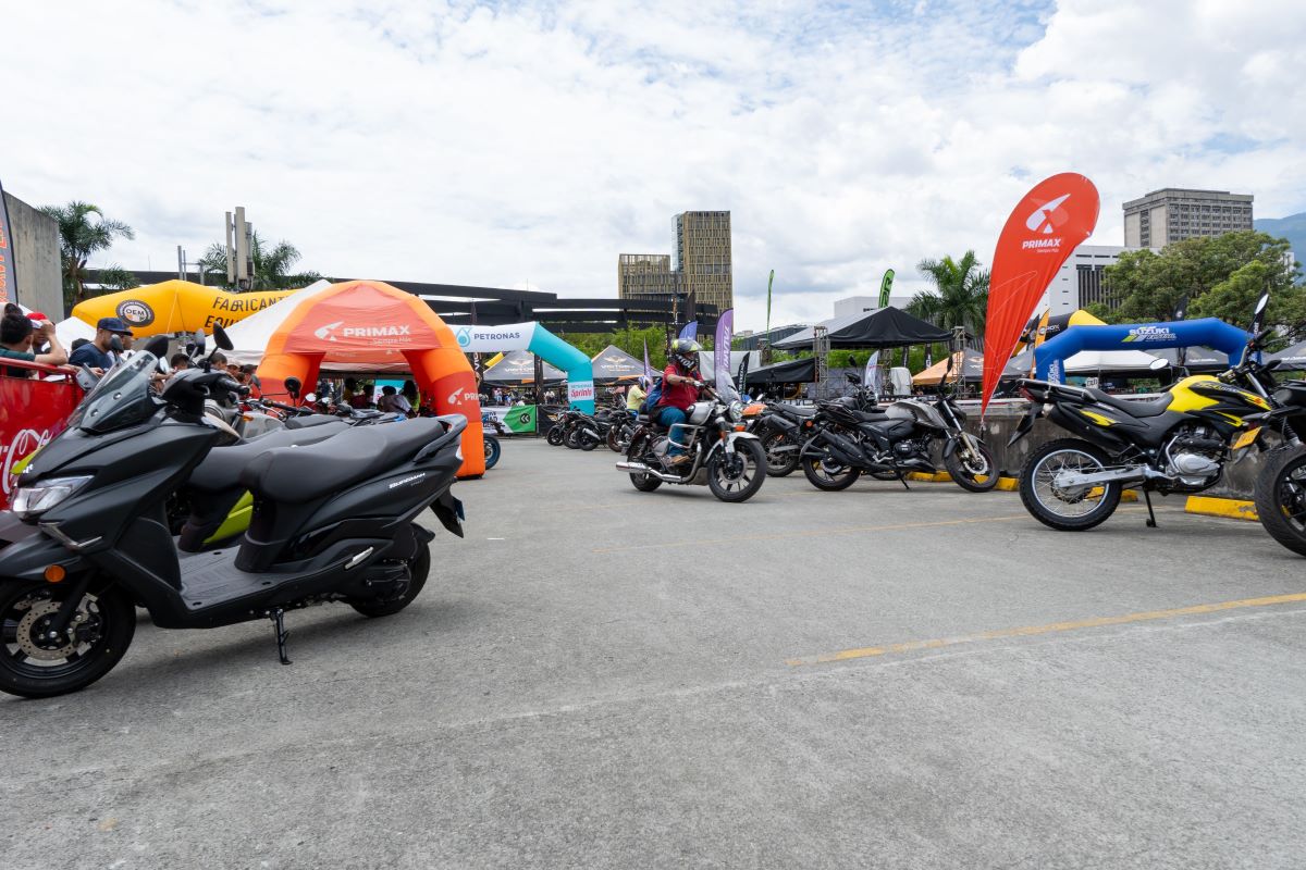 La Feria de las 2 Ruedas en Medellín superó todas las expectativas, atrayendo a más de 88,600 visitantes nacionales e internacionales. V12MAGAZINE