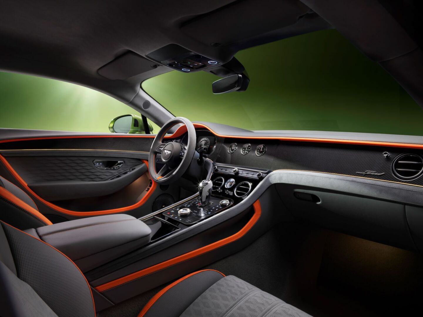 Bentley Motors presentó la cuarta generación del Bentley Continental GT - Speed, que sigue la tradición de 21 años de la familia Continental GT al redefinir la combinación definitiva de rendimiento de superdeportivo, lujo artesanal y facilidad de uso diario. V12MAGAZINE
