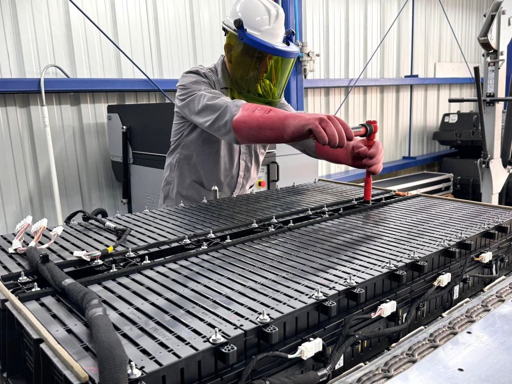 COLOMBIA TIENE UN CENTRO EXPERTO DE REPARACIÓN DE BATERÍAS DE TRACCIÓN E-TECH. ¿QUÉ FUNCIÓN CUMPLE? V12MAGAZINE CENTRO EXPERTO DE REPARACIÓN