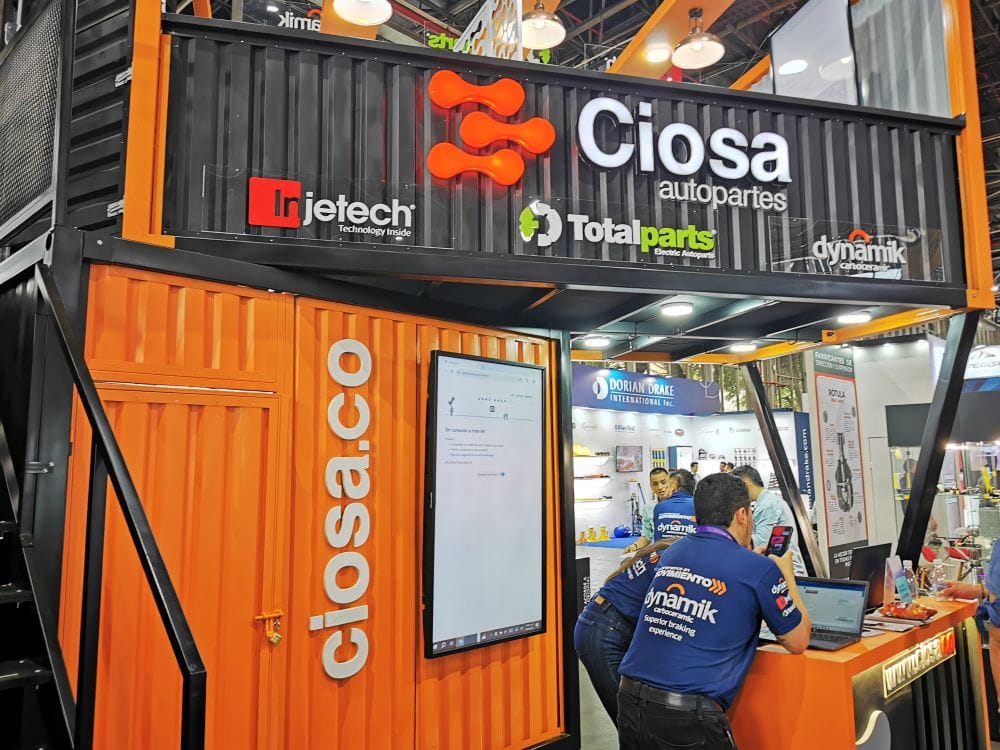 GRUPO CIOSA CUMPLE DIEZ AÑOS DE PRESENCIA EN COLOMBIA V12MAGAZINE Grupo Ciosa, compañía mexicana, cuenta con más de 36 años de experiencia en el mercado de autopartes de los cuales son 10 años operando en Colombia. V12MAGAZINE