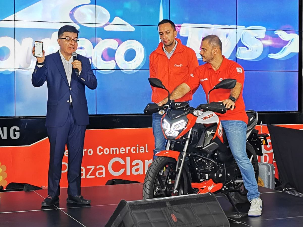 ¿EN QUÉ CONSISTE LA APLICACIÓN ´MOTO CONECTADA´ QUE AUTECO Y CLARO LANZARON PARA LOS MOTEROS? V12MAGAZINE 11 millones de motociclistas podrán usar los servicios de Moto Conectada para tener una conducción más segura, tecnológica y beneficios especiales. V12MAGAZINE
