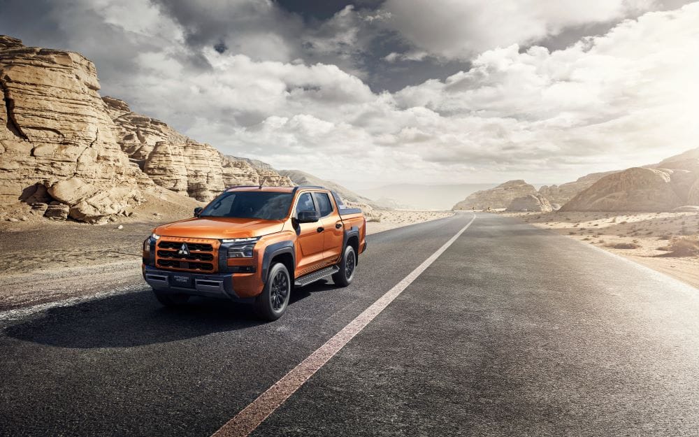 MITSUBISHI L200 TRITON: MÁS SEGURA, TECNOLÓGICA Y CON ESTILO V12MAGAZINE La Mitsubishi L200 Triton llega con un diseño renovado, mayor rigidez torsional y opciones de motorización potentes. Además, incorpora un llamativo color Yamabuki Orange. V12MAGAZINE