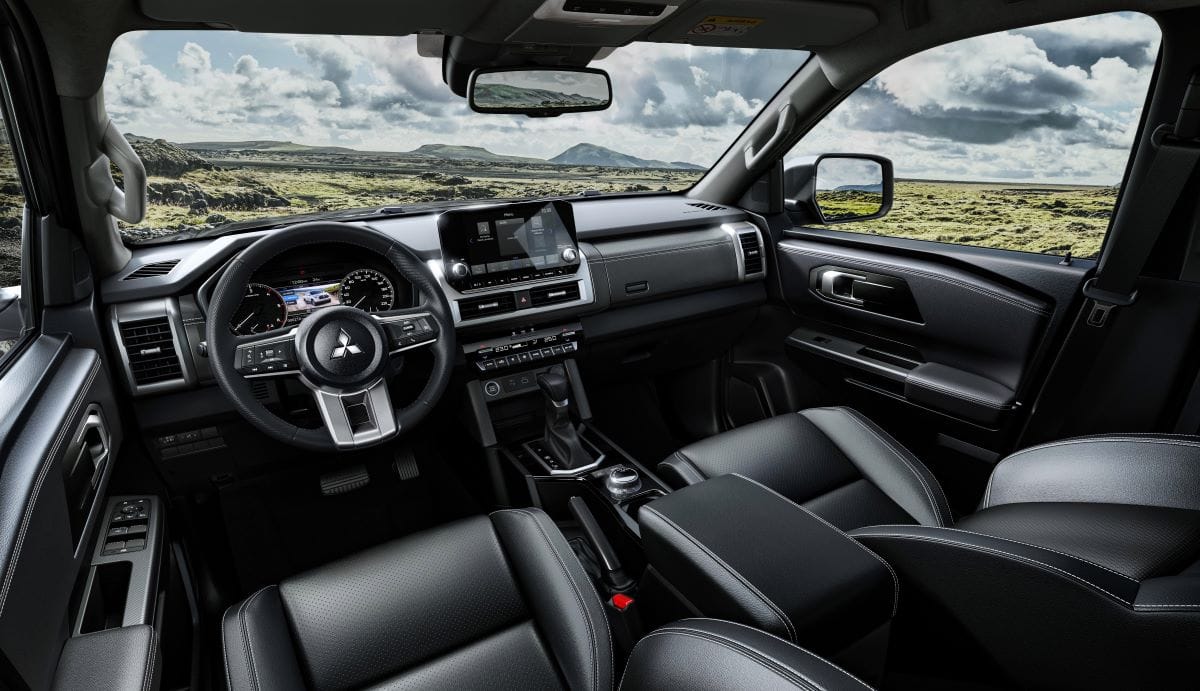 MITSUBISHI L200 TRITON: MÁS SEGURA, TECNOLÓGICA Y CON ESTILO V12MAGAZINE La Mitsubishi L200 Triton llega con un diseño renovado, mayor rigidez torsional y opciones de motorización potentes. Además, incorpora un llamativo color Yamabuki Orange. V12MAGAZINE