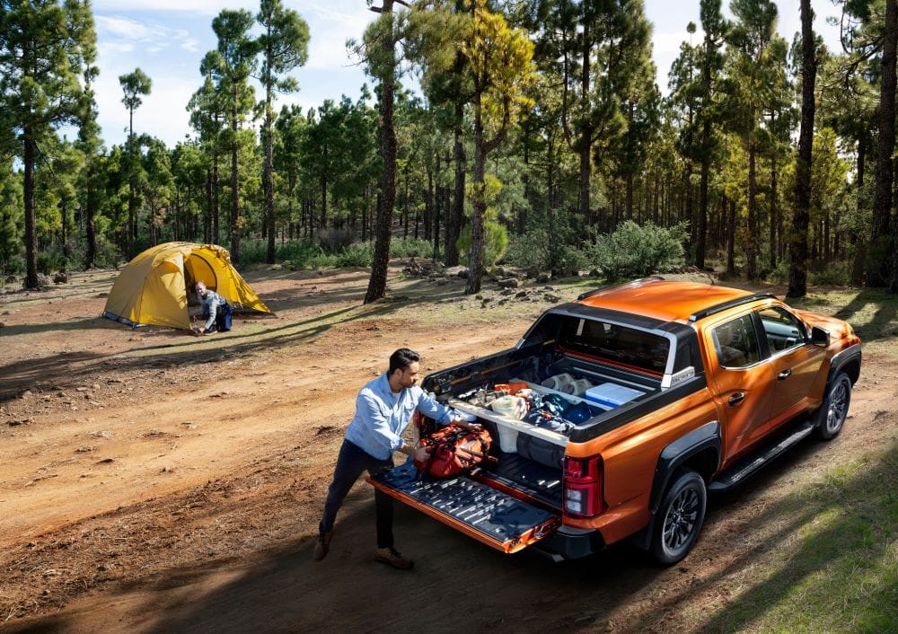 MITSUBISHI L200 TRITON: MÁS SEGURA, TECNOLÓGICA Y CON ESTILO V12MAGAZINE La Mitsubishi L200 Triton llega con un diseño renovado, mayor rigidez torsional y opciones de motorización potentes. Además, incorpora un llamativo color Yamabuki Orange. V12MAGAZINE